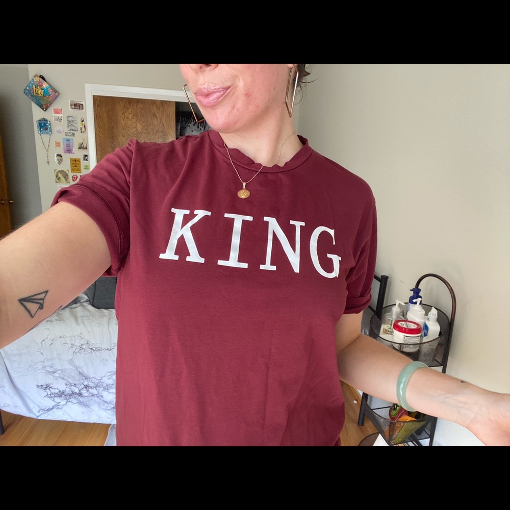 Burgundy KING tee 👑
